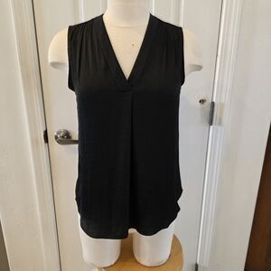 Vince Camuto Black V-Neck Tank Top